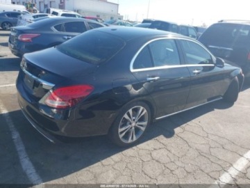 Mercedes Klasa C W205 2017 Mercedes-Benz Klasa C 2017 MERCEDES-BENZ C 300 LUXURYSPORT 2.0 Benzyna, zdjęcie 4