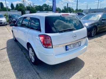 Opel Astra J Sports Tourer 1.7 CDTI ECOTEC 110KM 2010 Opel Astra 2X kola 1.7 Diesel 110KM, zdjęcie 25