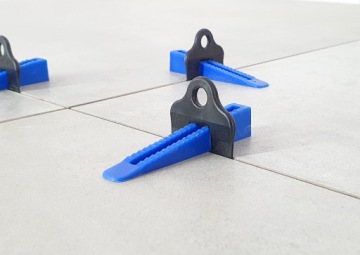 КОМПЛЕКТ СИСТЕМЫ ВЫРАВНИВАНИЯ ПЛИТКИ SIMPLEFIX 1000 ЗАЖИМОВ 200 КЛИНЕЙ