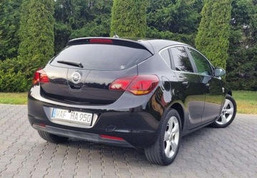 Opel Astra J Hatchback 5d 1.7 CDTI ECOTEC 110KM 2010 Opel Astra 1.7 CDTI DPF Cosmo, zdjęcie 14