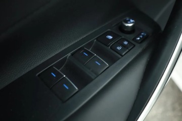 Toyota Corolla XII Sedan 1.8 Hybrid 122KM 2019 Toyota Corolla 1.8 Hybrid, Salon Polska, zdjęcie 18