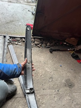 LIŠTA MERCEDES W211 TŘÍDA E EVROPA NÁRAZNÍKU CHRÓM PDC