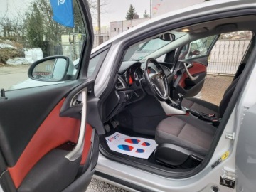 Opel Astra J Hatchback 5d 1.6 Twinport ECOTEC 115KM 2011 Opel Astra 1.6 115 KM 100% Przebieg 105 Tyś km, zdjęcie 12