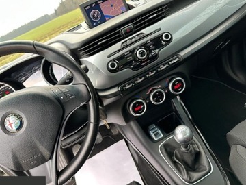 Alfa Romeo Giulietta Nuova II Hatchback 5d 1.4 TB 16v Mair 170KM 2011 Alfa Romeo Giulietta 1.4 TB 16V Multiair Collezione 170KM 2011r, zdjęcie 3