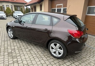 Opel Astra J Hatchback 5d Facelifting 1.6 Twinport ECOTEC 115KM 2013 Opel Astra 1,6 116KM Klimatyzacja Krajowy Serwisowany 1.6 Benzyna 115KM, zdjęcie 8