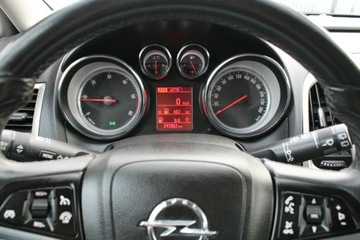 Opel Astra J Sports Tourer Facelifting 2.0 CDTI ECOTEC 165KM 2013 Opel Astra 2.0 CDTI 165KM Active Nawigacja z, zdjęcie 19