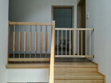 Bramka ochronna dla dzieci na schody 72-122 wys 84