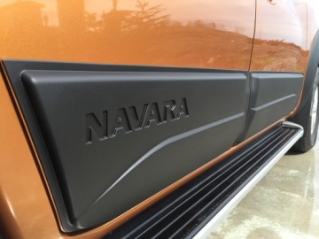 Накладки на двери Nissan Navara D23 NP300