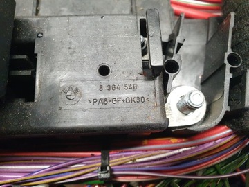 SKRZYNKA BEZPIECZNIKÓW BMW E46 2.0 DIESEL 8364540
