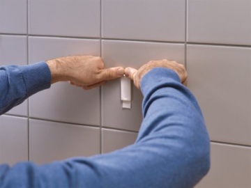 Крючок самоклеящийся гвоздь Tesa регулируемый для металлической плитки 2 шт 3кг.