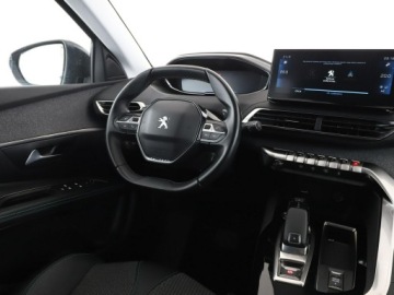 Peugeot 5008 II Crossover Facelifting 1.2 PureTech 130KM 2022 Peugeot 5008 FV23% 7 os. automat full LED, zdjęcie 15