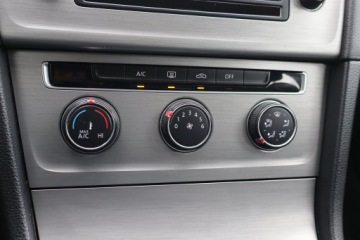 Volkswagen Golf VII Variant 1.6 TDI CR DPF BlueMotion Technology 105KM 2014 VW Golf 1.6 TDI, Salon Polska, Serwis ASO, Klima, zdjęcie 17