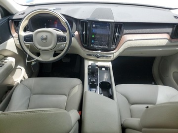 Volvo XC60 II 2022 Volvo XC 60 B5 Momentum 2022 2.0l 2.0 Benzyna 247KM, zdjęcie 8