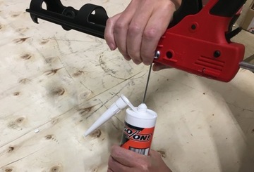 4PRO 4PROW ПИСТОЛЕТ ДЛЯ СИЛИКОНОВОЙ ЗАТИРКИ MAS 300МЛ 3в1