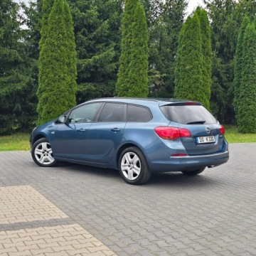 Opel Astra J Sports Tourer Facelifting 1.4 Twinport ECOTEC 100KM 2013 Opel Astra J 1.4 Benzyna 100KM Selection, zdjęcie 11