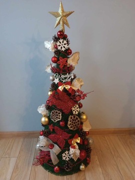 Рождественская елка высотой 80 см, украшенная светодиодными конусными гирляндами.