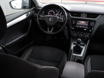 Skoda Octavia III Liftback Facelifting 1.6 TDI 115KM 2018 Skoda Octavia 1.6 TDI, Salon Polska, Klima, zdjęcie 6