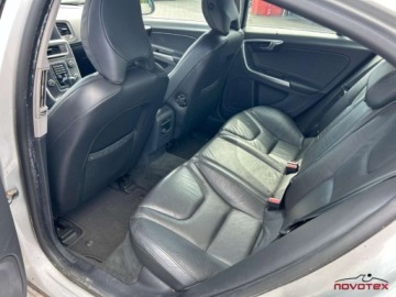 Volvo S60 II 2010 Volvo S60 D5AWDaut SummumxenonBLISACC alu17skoraserwis w ASO Volvo, zdjęcie 18
