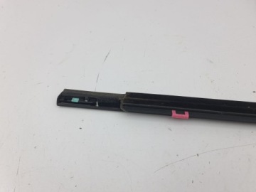 KIA Stonic Правая сторона Уплотнительная планка стекла задней двери