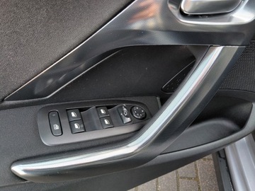 Peugeot 2008 I SUV Facelifting 1.2 PureTech 110KM 2017 Peugeot 2008 Automat Navi Klimatronik PDC Alu 1.2 Benzyna 110KM, zdjęcie 8