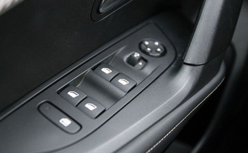 Peugeot 2008 II SUV 1.2 PureTech 100KM 2023 Peugeot 2008 PureTech 100 Allure SS Manual 2023 Gwarancja od RiA 1.2, zdjęcie 25