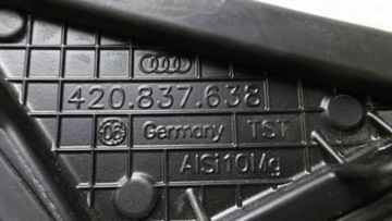 AUDI R8 420 06 KRYT TROJŮHELNÍK DVEŘE ZRCÁTKO PRAVÁ