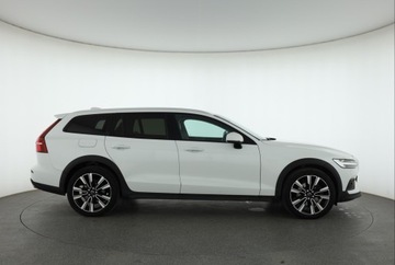 Volvo V60 II  Kombi 2.0 D4 190KM 2019 Volvo V60 Cross Country D4 2.0 AWD, Salon Polska, zdjęcie 5