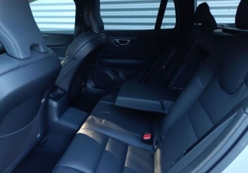 Volvo V60 II  2024 Volvo V60 2.0 398KM T6 AWD Plug-in Hybrid BLIS Kamera360 HarmanKardon ASO, zdjęcie 31