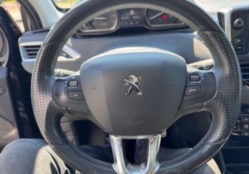 Peugeot 2008 I SUV Facelifting 1.2 PureTech 110KM 2017 Peugeot 2008 Bezwypadekcrosswaypanorama jak nowy 1.2 Benzyna 110KM, zdjęcie 26