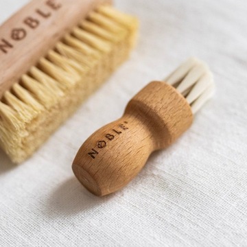 Набор из 2 щеточек для сухого массажа для груди, шеи и лица Delicate Noble