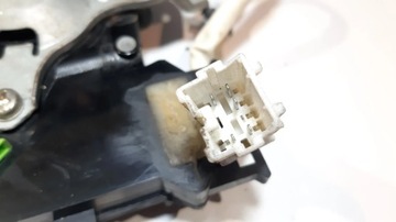 MITSUBISHI PAJERO 2005 ZADNÍ STRANA PRAVÁ ZVEDÁKY SKEL