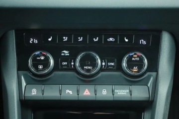 Skoda Karoq Crossover Facelifting 1.5 TSI ACT 150KM 2025 Skoda Karoq 1.5 TSI, 1. Właściciel, Serwis ASO, zdjęcie 9
