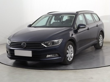 Volkswagen Passat B8 Variant 2.0 TDI BlueMotion SCR 150KM 2016 VW Passat 2.0 TDI, Salon Polska, Serwis ASO, zdjęcie 1