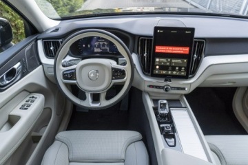 Volvo XC60 II 2025 Volvo XC 60 Plus Dark B5 AWD mild hybrid Benzyna, zdjęcie 17