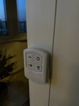 3 X LAMPKA PODSZAFKOWA LED Z PILOTEM IR SAMOPRZYLEPNA NA BATERIE DO MEBLI
