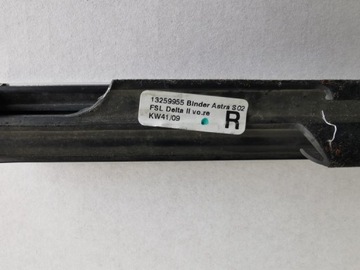 ASTRA J HB LIŠTA ZHRNUJÍCÍ DVEŘE PRAVÝ PŘEDNÍ