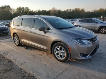 Chrysler Pacifica II 2017 Chrysler Pacifica Touring L Plus 2017 3.6l 3.6 Benzyna 287KM, zdjęcie 4