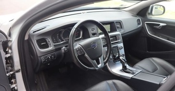 Volvo V60 I Kombi Facelifting 2.0 D3 DRIVE-E 150KM 2016 Volvo V60 2.0 150KM SUMMUM 2 Wlasciciel Serwisowany 2.0 Diesel 150KM, zdjęcie 13