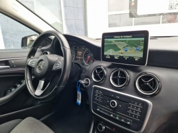 Mercedes Klasa A W176 Hatchback 5d Facelifting 180 122KM 2016 Mercedes A 180 1.6 Benzyna Kamera, zdjęcie 26