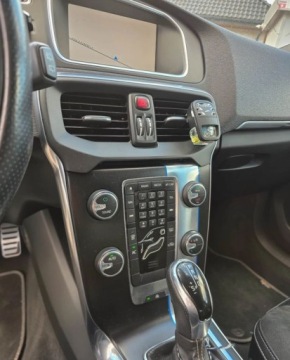 Volvo V40 II Cross Country D3 150KM 2013 Volvo V40 R-DESIGN D3 2,0 R5 150KM Automat 2.0 Diesel 150KM, zdjęcie 10