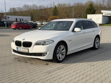 BMW Seria 5 F10-F11 Touring 525d 218KM 2013 BMW F11 2.0 525d xDrive