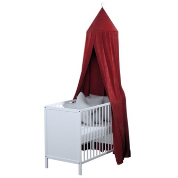 Желтый балдахин Типи над красной кроватью