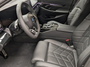 BMW Seria 5 G90-91 Touring 2.0 520d 197KM 2025 BMW Seria 5 520d xDrive Sport Sedan 2.0 (197KM) 2025, zdjęcie 6