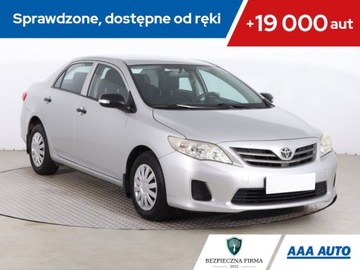 Toyota Corolla X Sedan Facelifting 1.4 D-4D 90KM 2013