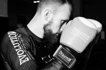 БОКСЕРСКИЕ ПЕРЧАТКИ ДЛЯ СПАРИНГА EVOLUTION, 10 УНЦИЙ