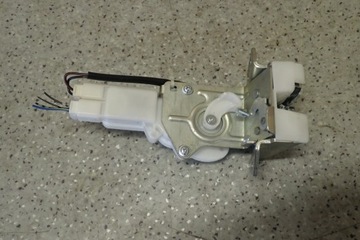 SUZUKI SWIFT MK7 10-16 ЗАМОК ЗАДНЕЙ ДВЕРИ