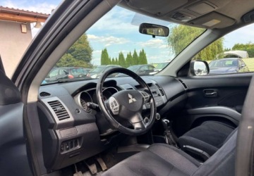 Mitsubishi Outlander II 2.0 DID DOHC 140KM 2007 Mitsubishi Outlander 2007r. 2.0 Diesel 140KM, zdjęcie 12
