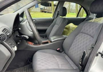 Mercedes Klasa C W203 Sedan W203 2.1 (C 200 CDI) 116KM 2003 Mercedes-Benz Klasa C Dwa komplety kol 2.1 Diesel 116KM, zdjęcie 10