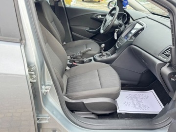 Opel Astra J Hatchback 5d 1.4 Twinport ECOTEC 100KM 2011 Opel Astra 1.4 100KM Klima 1-reka Gotowy do jazdy 1.4 Benzyna 100KM, zdjęcie 6