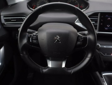 Peugeot 308 II SW Facelifting 1.5 BlueHDI 130KM 2019 Peugeot 308 1.5 BlueHDi, Navi, Klima, Klimatronic, zdjęcie 16